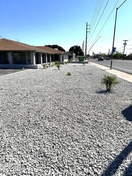 More Photos Of 600 E University Dr, Mesa Medical For Lease