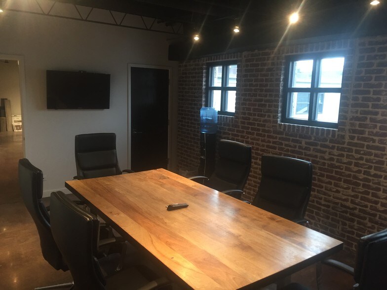 More Photos Of 3141-3149 S Broadway, Englewood Storefront Retail Office For Lease