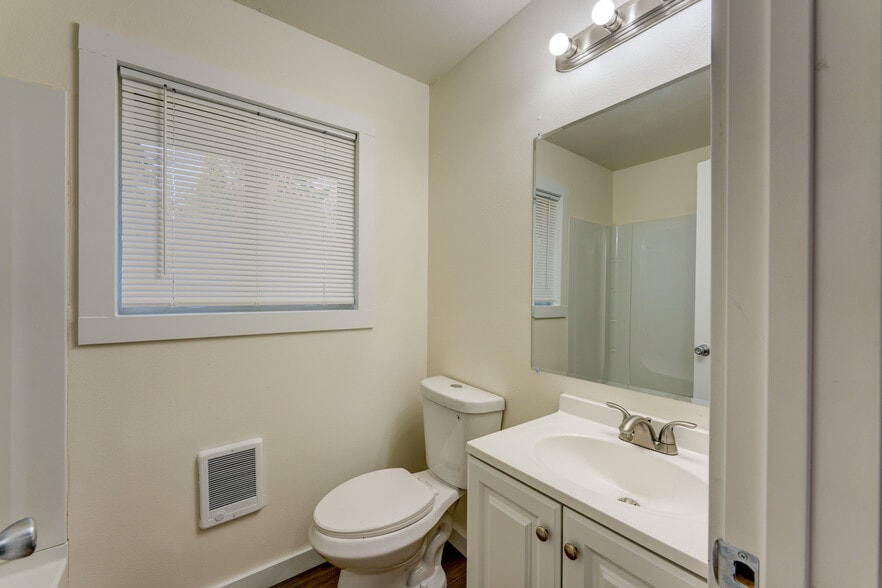More Photos Of 1049 SE Walnut St, Hillsboro Apartments For Sale