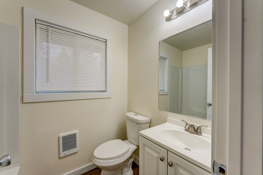 More Photos Of 1049 SE Walnut St, Hillsboro Apartments For Sale