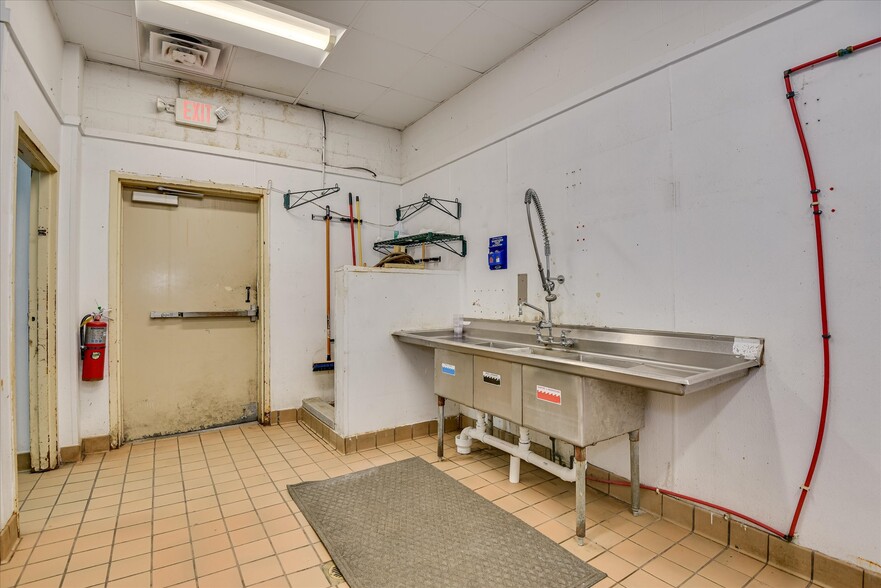 More Photos Of 115 Elm St, Lincolnton Restaurant For Lease