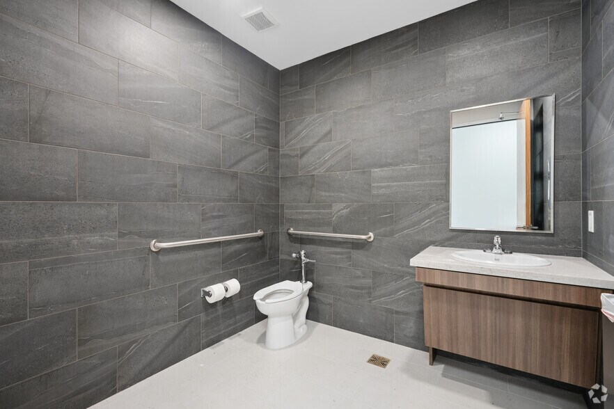 More Photos Of 3210 N Central Expy, McKinney Unknown For Lease