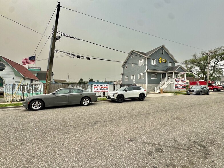 Primary Photo Of 19 Suffolk St, Freeport Office For Sale