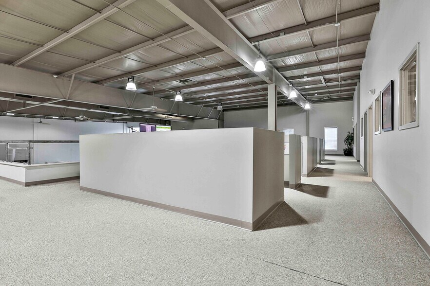 More Photos Of 1039 Sullivan Rd, Newnan Office For Lease