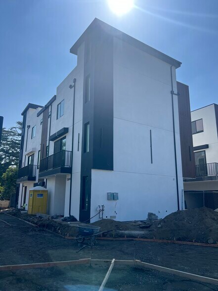 More Photos Of 13694 Erwin St, Van Nuys Apartments For Lease