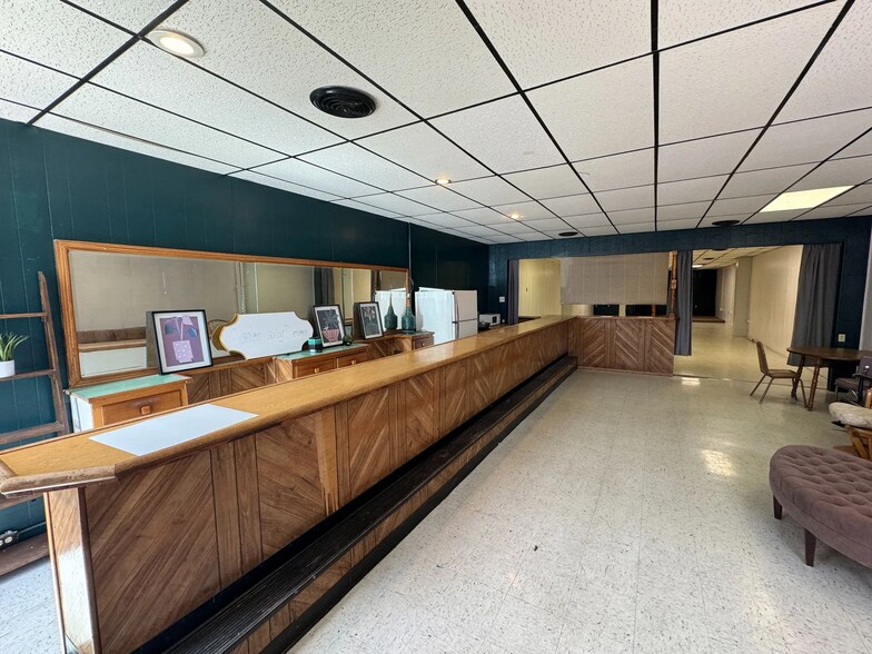 More Photos Of 107 E Jefferson St, Bloomfield Office Residential For Sale