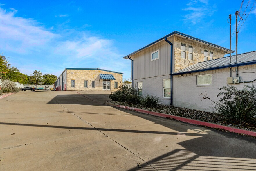 More Photos Of 618 S Belt Line Rd, Irving Office For Lease