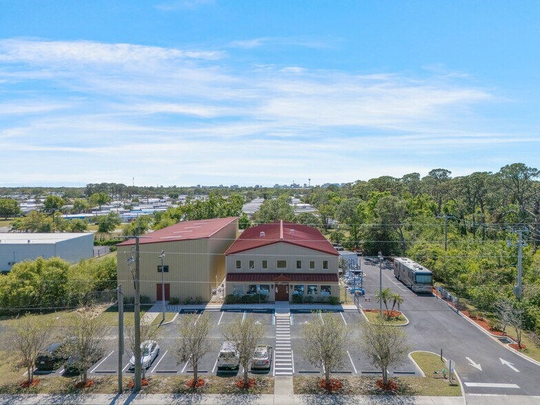 More Photos Of 1500 Desoto Rd, Sarasota Warehouse For Sale
