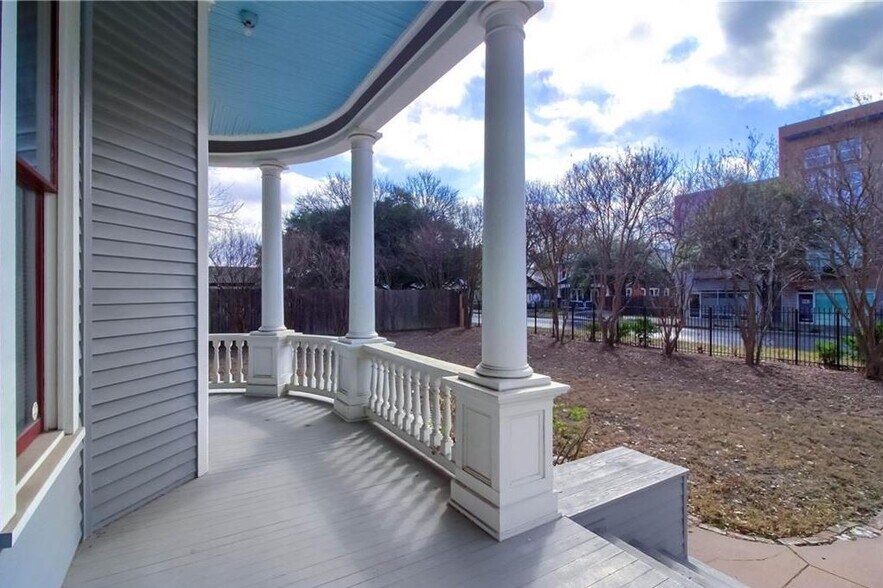 More Photos Of 1602 E Cesar Chavez St, Austin Office Residential For Lease