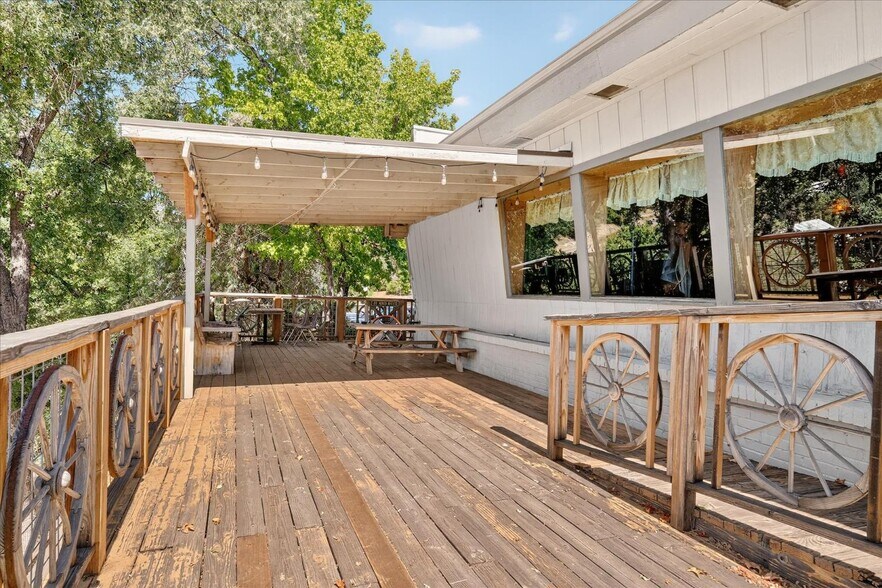 More Photos Of 42155 Highway 41, Oakhurst Restaurant For Sale