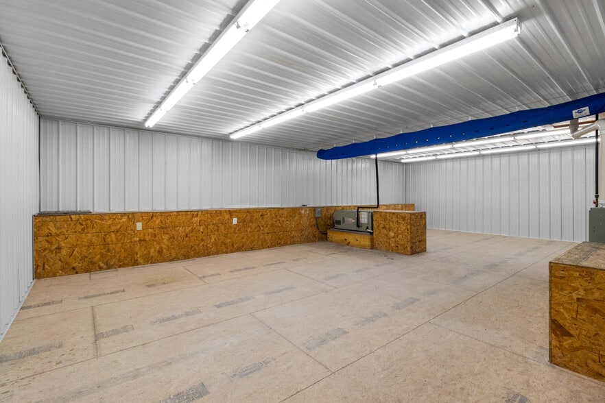 More Photos Of 219 Industrial Dr, Clarksville Warehouse For Lease