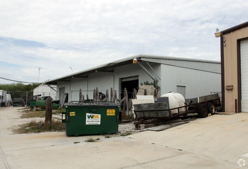 More Photos Of 860 S River Rd, Englewood Warehouse For Lease