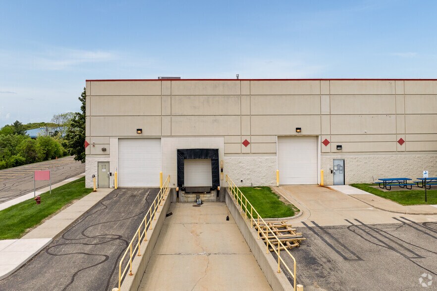 More Photos Of 1780 Pond Run, Auburn Hills Research And Development For Lease