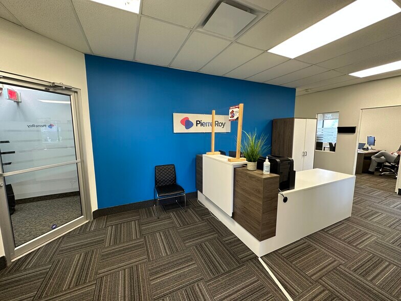 More Photos Of 3000-3140 Boul de Rome, Brossard Storefront For Lease
