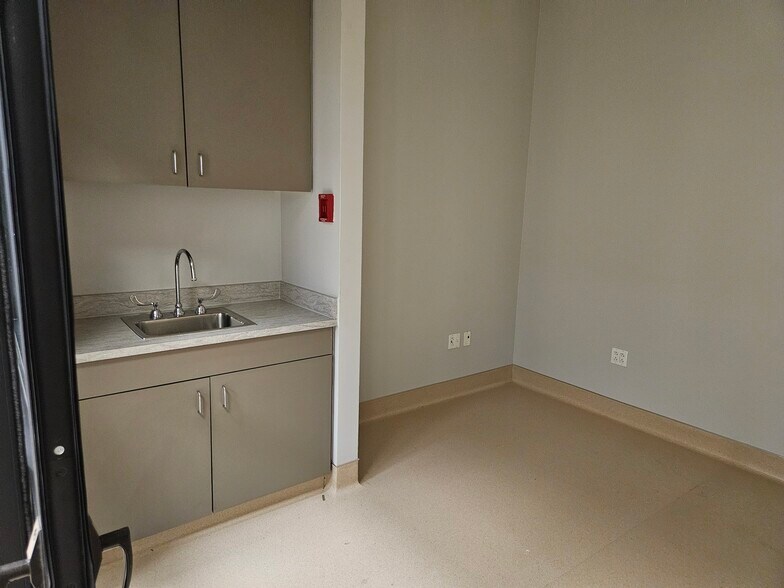 More Photos Of 411 Lantern Bend Dr, Houston Medical For Lease