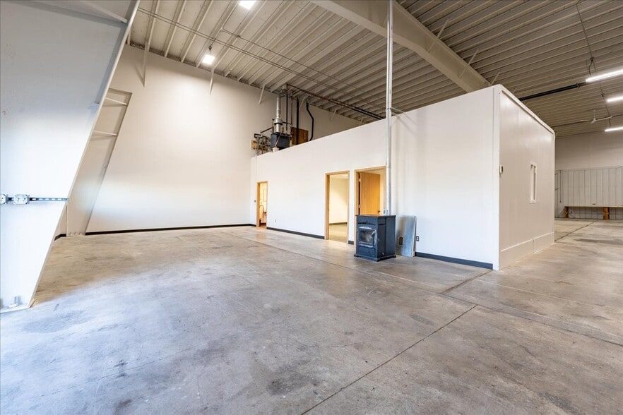 More Photos Of 2151 Van Horn Rd, Fairbanks Warehouse For Sale