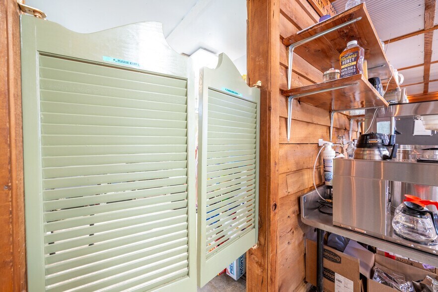 More Photos Of 2598 Tennessee Ave N, Parsons Storefront For Sale