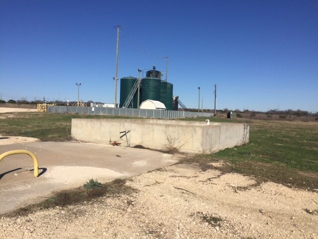 More Photos Of 6750 W 67 Hwy, Cleburne Warehouse For Lease