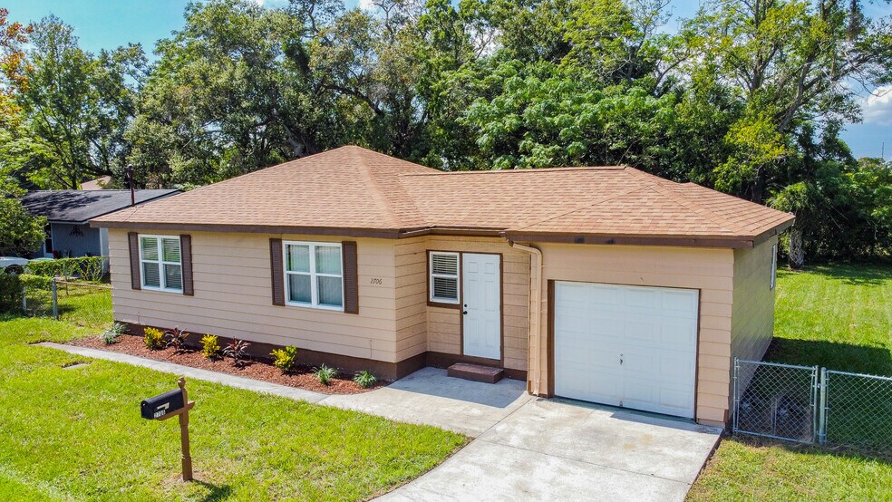 More Photos Of 2706 Stallone Dr, Tampa Office Residential For Lease