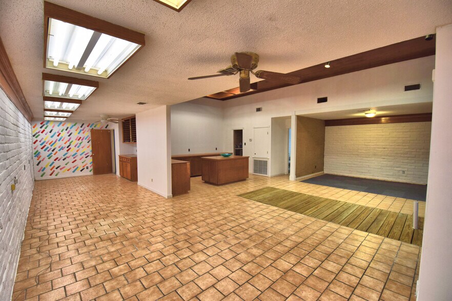 More Photos Of 5849 Holly Rd, Corpus Christi Self Storage For Sale