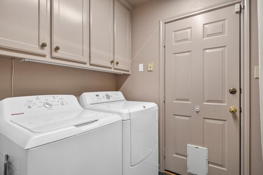 More Photos Of 103-105 E Center Street, Lorena Storefront For Sale