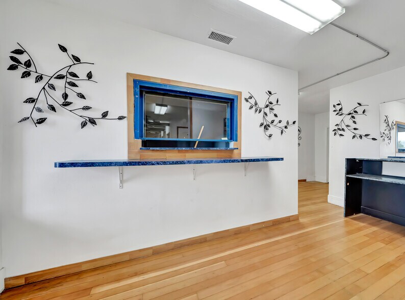 More Photos Of 830 S Main St, Santa Ana Freestanding For Sale