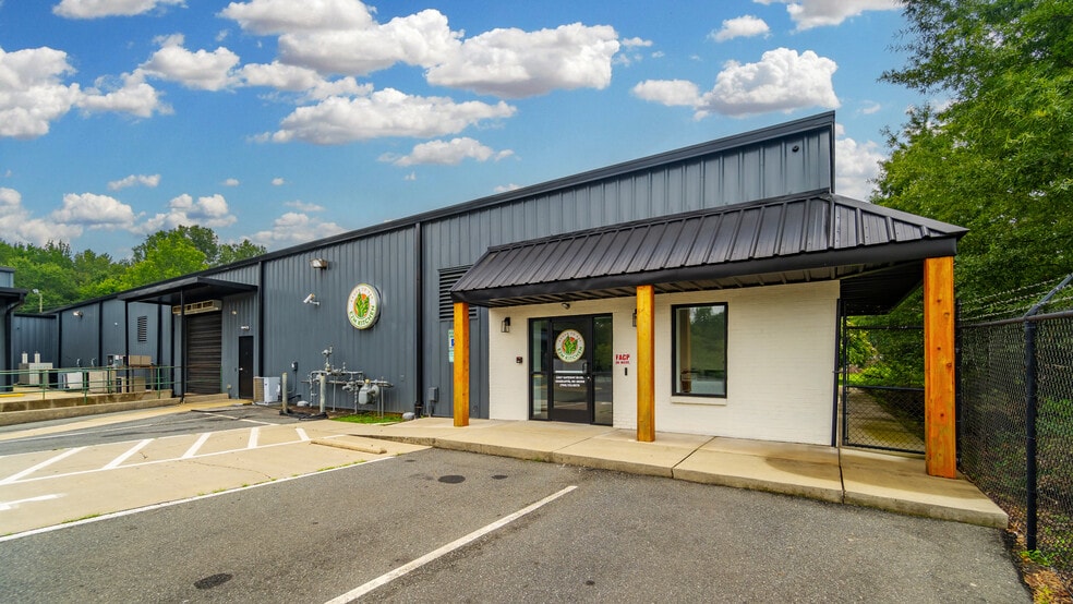 More Photos Of 1907 Gateway Blvd, Charlotte Warehouse For Sale