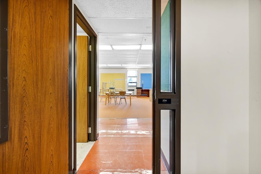 More Photos Of 2389 Main St, Northampton Office For Sale