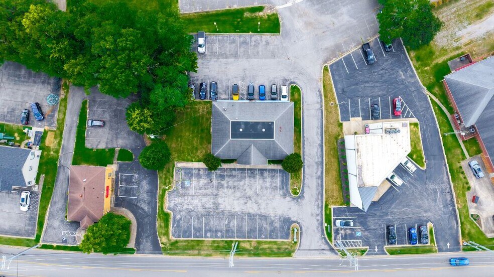 More Photos Of 1750 Memorial Dr, Clarksville Medical For Sale