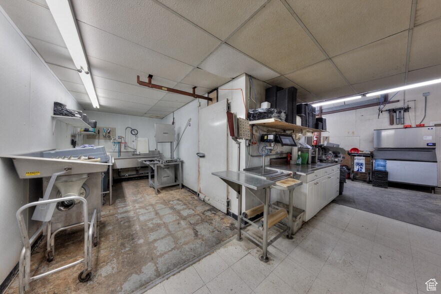 More Photos Of 80 S Broadway St, Green River Supermarket For Sale