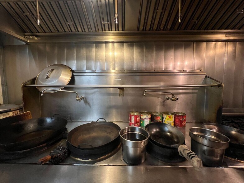 More Photos Of 27 N F St, Lakeview Restaurant For Sale