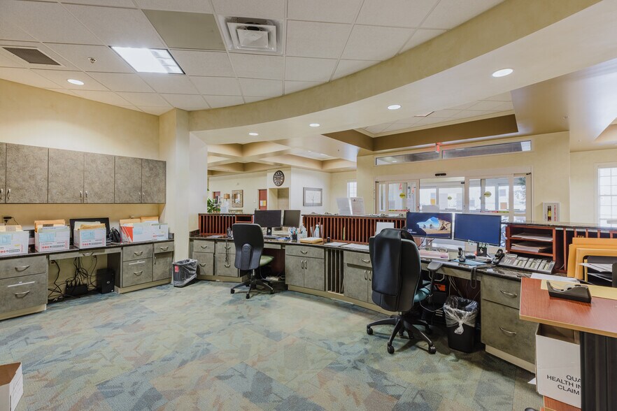 More Photos Of 619 Pointe North Blvd, Albany Medical For Lease