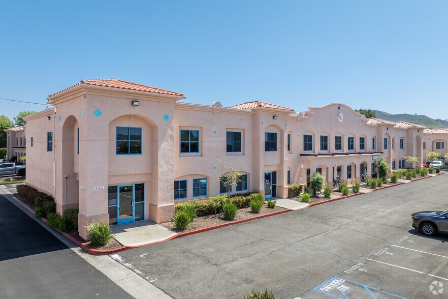 More Photos Of 32234 Paseo Adelanto, San Juan Capistrano Light Distribution For Lease