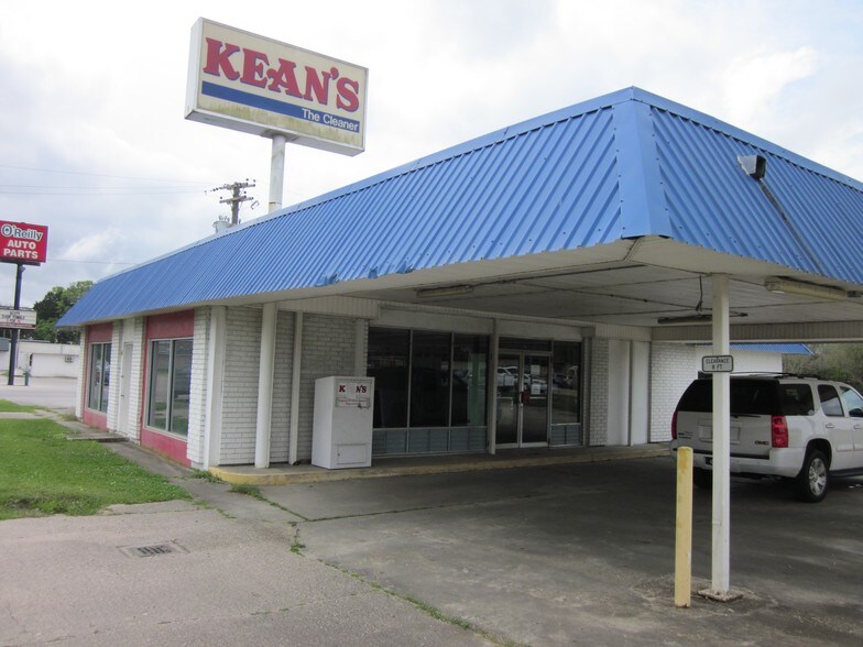 More Photos Of 311 S Burnside Ave, Gonzales Freestanding For Lease