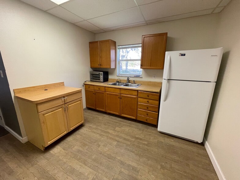 More Photos Of 1101 E Broadway St, Oviedo Office For Lease