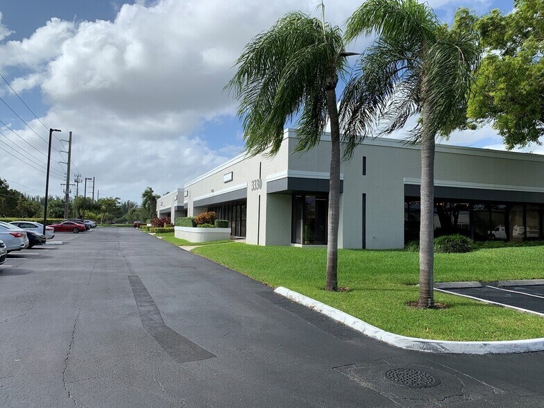 More Photos Of 3320-3350 NW 53rd St, Fort Lauderdale Light Manufacturing For Lease