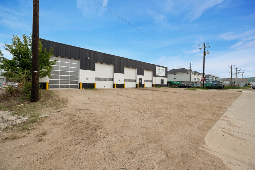 More Photos Of 8030 Golosky Av, Fort McMurray Truck Terminal For Lease