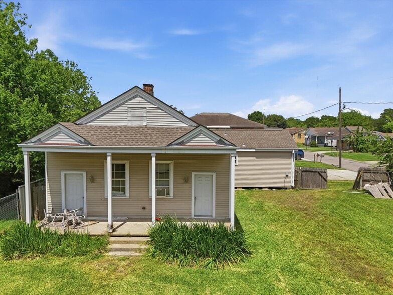 More Photos Of 705 W Saint Bernard Hwy, Chalmette Distribution For Sale