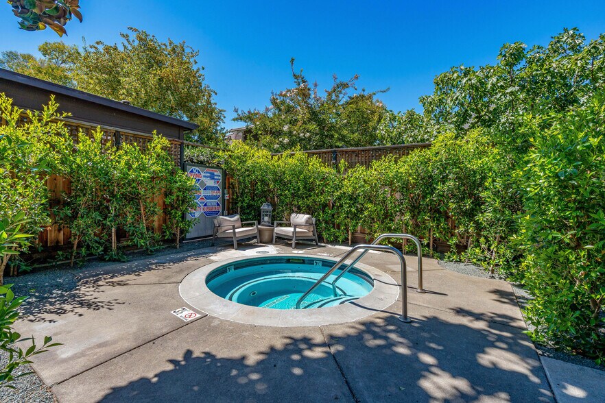 More Photos Of 443 Brown St, Napa Hotel For Sale
