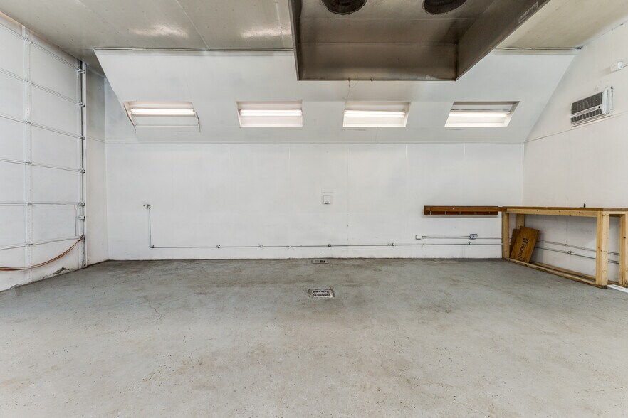 More Photos Of 305 W Aimee St, Forney Warehouse For Sale