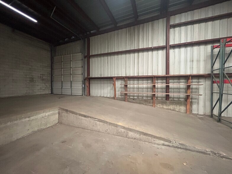 More Photos Of 1921 N Harrison Ave, Pocatello Flex For Sale