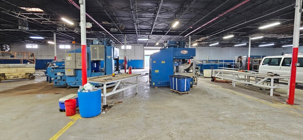 More Photos Of 2320 NW 147th St, Opa-locka Warehouse For Lease