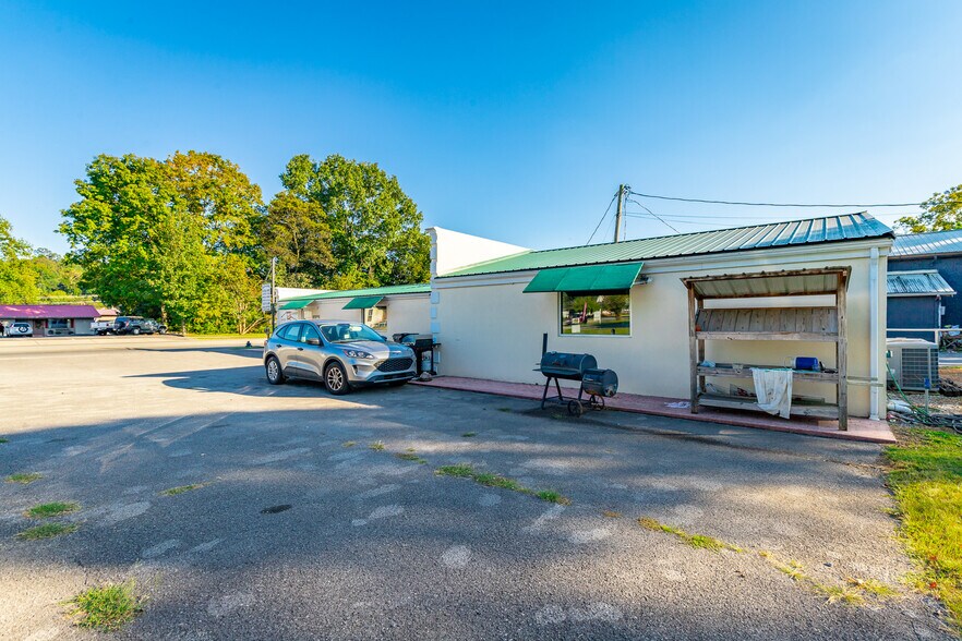 More Photos Of 15781 Rankin Ave, Dunlap Freestanding For Sale