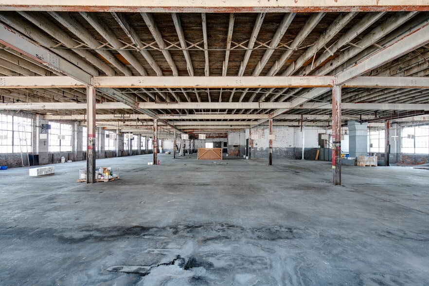 More Photos Of 113 W Bank St, Petersburg Warehouse For Sale