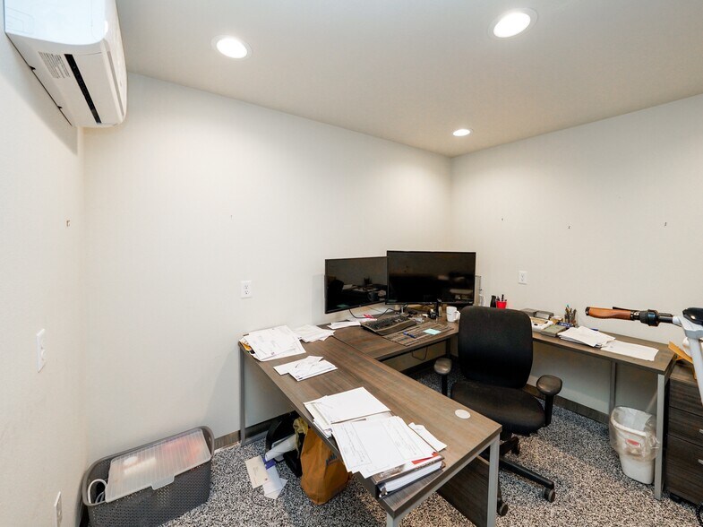 More Photos Of 2079 Deschutes Dr, Stayton Manufacturing For Lease