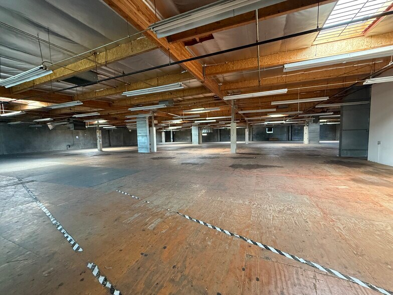 More Photos Of 2280 E Curry St, Long Beach Manufacturing For Lease