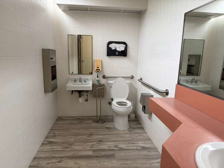 More Photos Of 3205 Beck Blvd, Naples Office For Sale