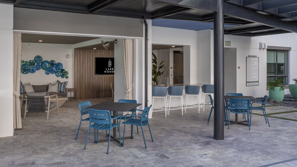 More Photos Of 295 NE Ivanhoe Blvd, Orlando Apartments For Lease