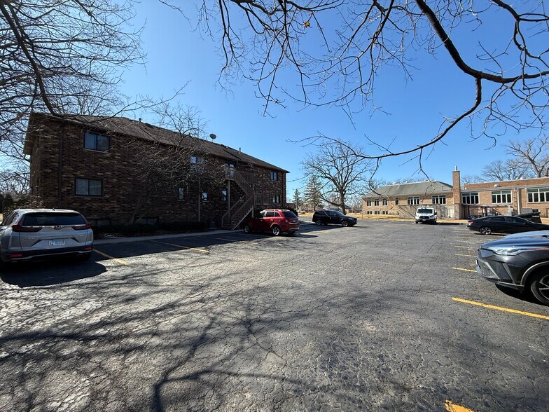 More Photos Of 126 W Maple Ave, Mundelein Apartments For Sale