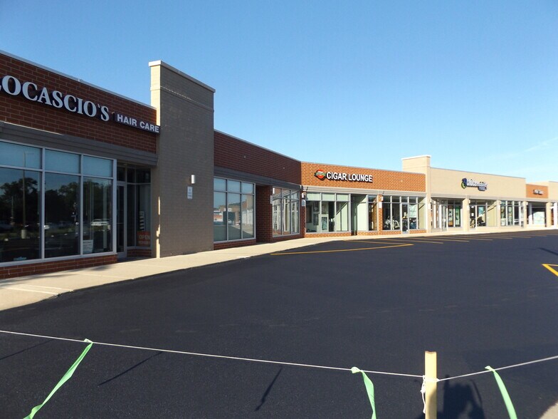 More Photos Of 500-550 W Northwest Hwy, Arlington Heights Unknown For Lease